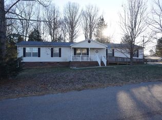 1268 27th Street Dr SE, Hickory, NC 28602