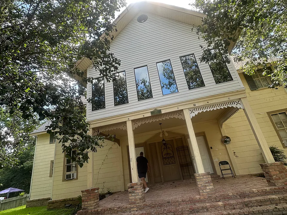 210 N Steele Ave #A