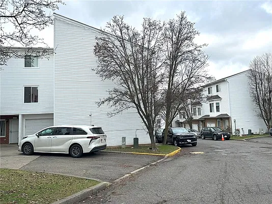 Sold by Remax Edge | media 4