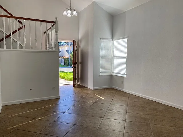 4 bed, 2.5 bath, 2029 sqft, $2,600 — Photo 2
