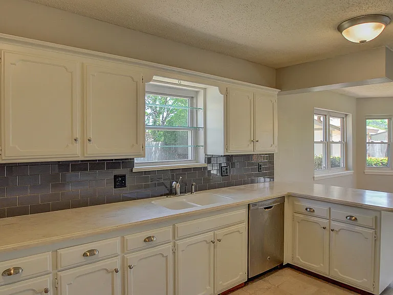 9800 Craford Ct — Photo 16