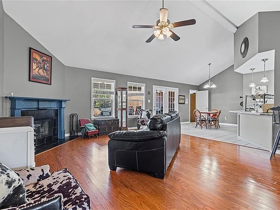 4th image of 8775 Dovetail Ln W