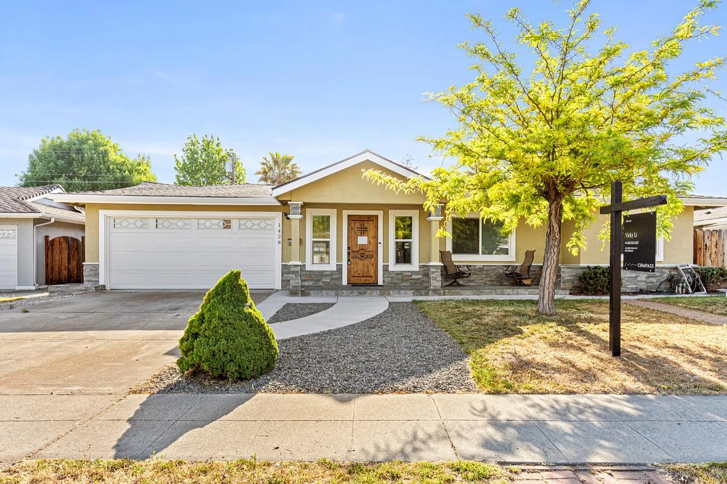 1428 Lamore Dr photo 1