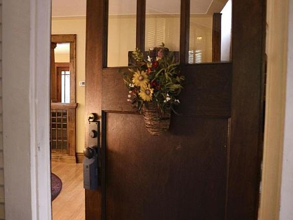 2nd image of 2377 Valentine Ave