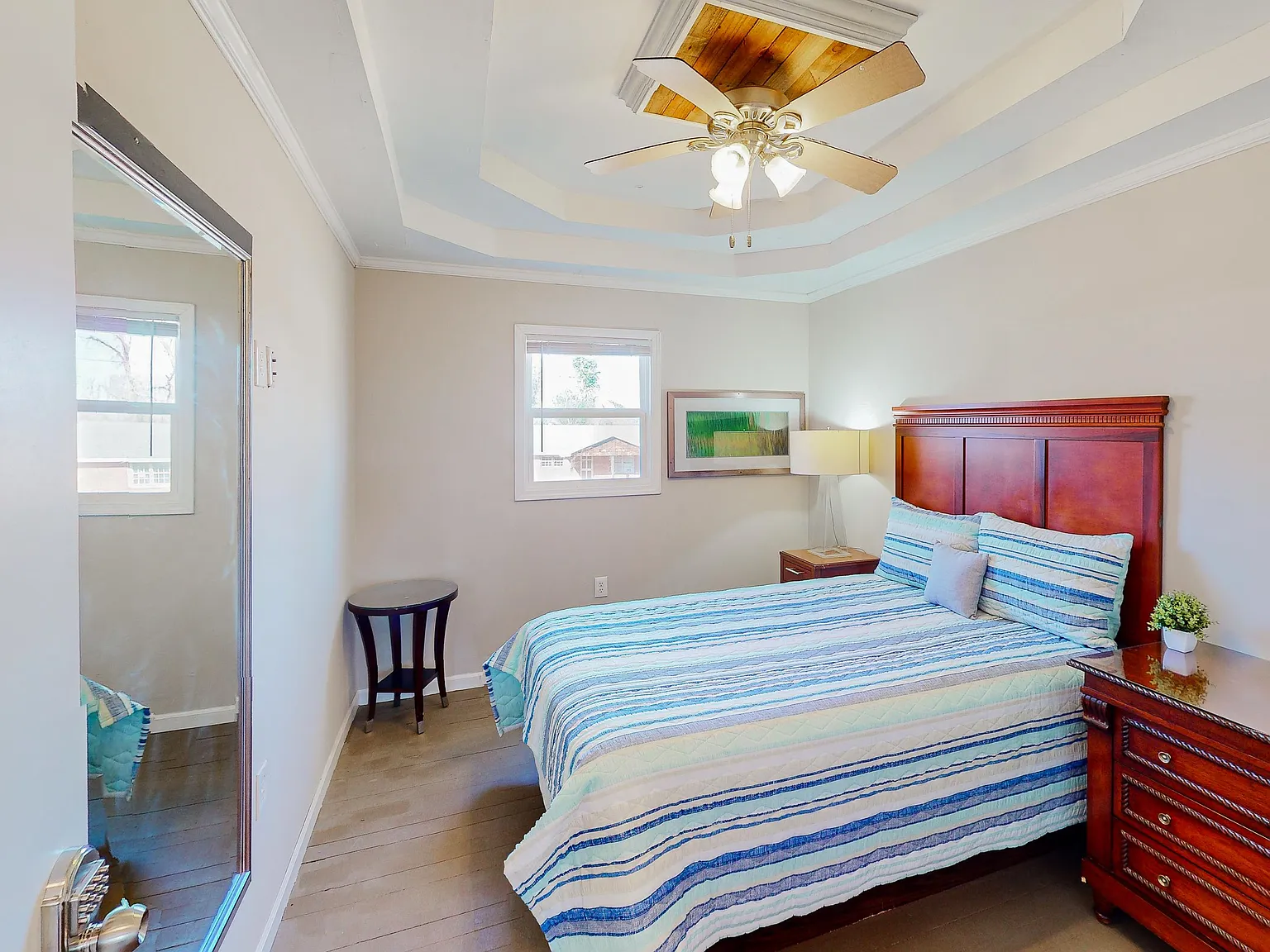 4 bed, 1.0 bath, $819 — Photo 1