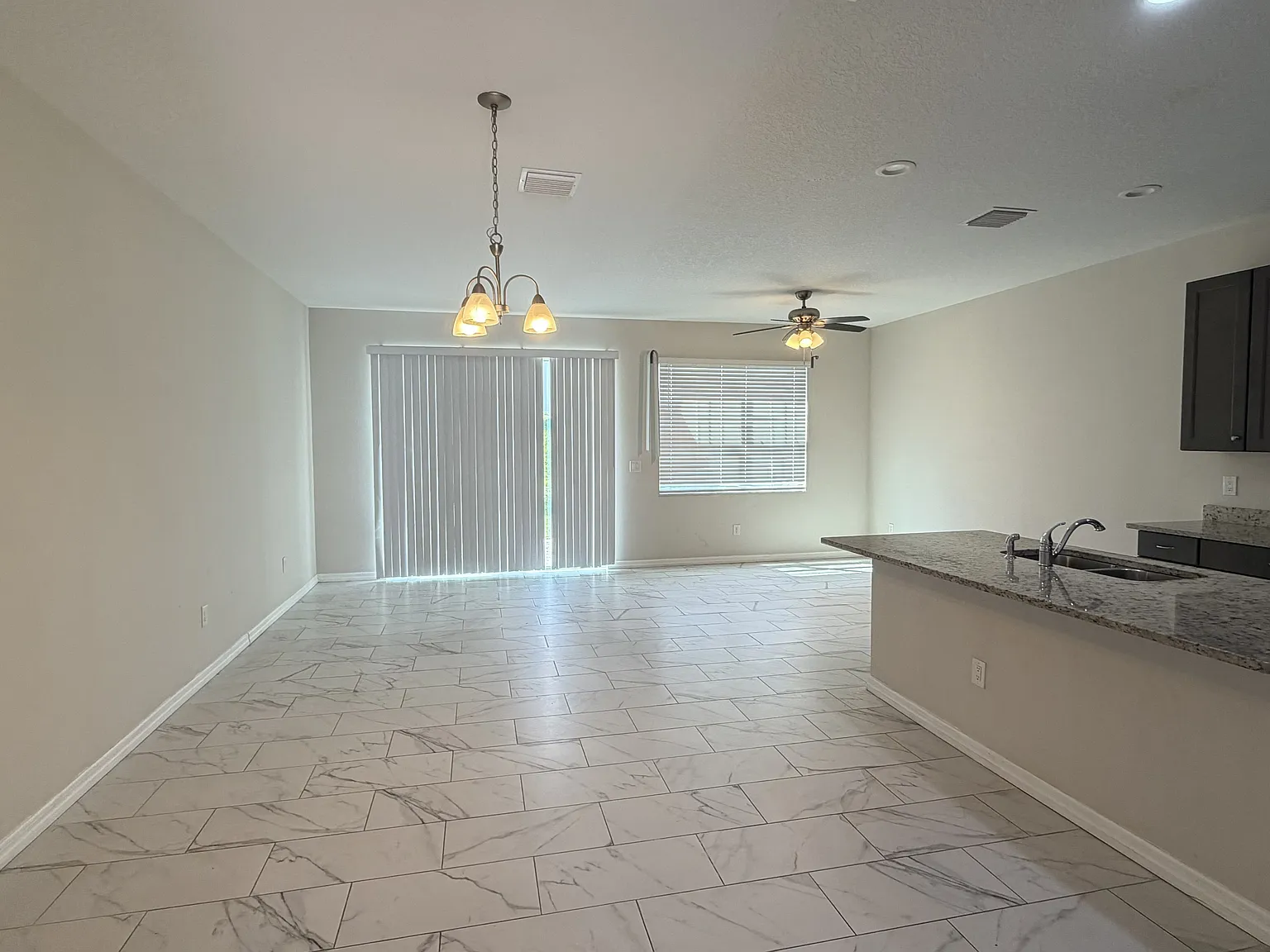 3 bed, 2.5 bath, 1803 sqft, $2,200 — Photo 3