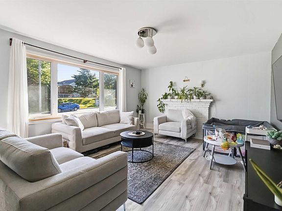 3rd image of 16 Bowser Ave