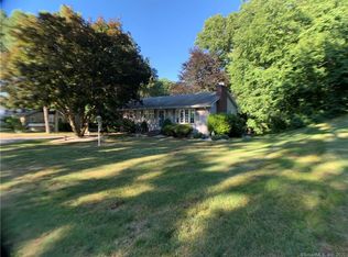 8 Glenwood Ter, Cromwell, CT 06416