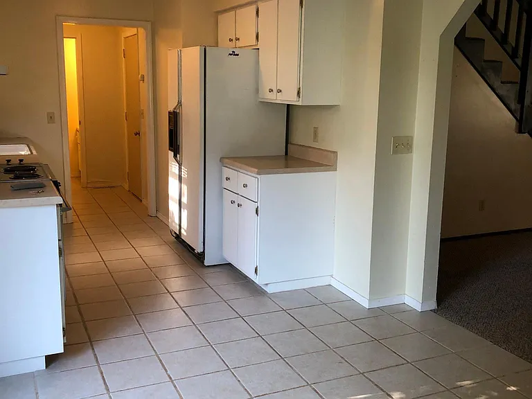 4424 S Robberson Ave — Photo 8