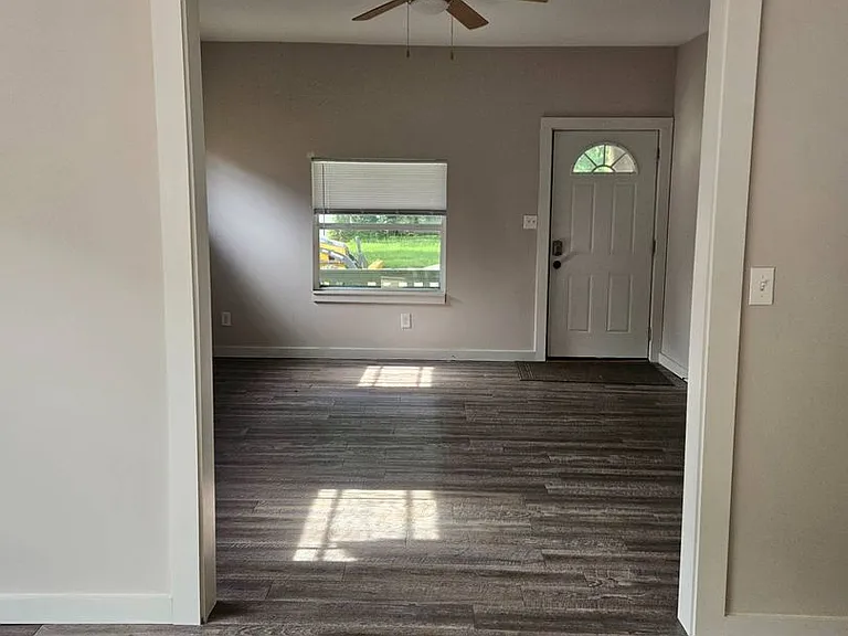 812 W Pershing St — Photo 2