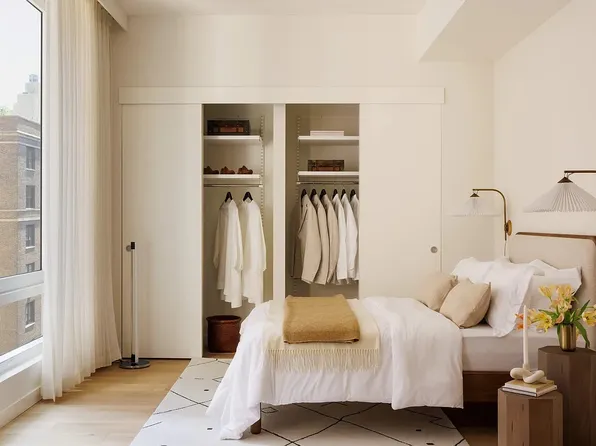 135 East 47th Street image 2 of 11