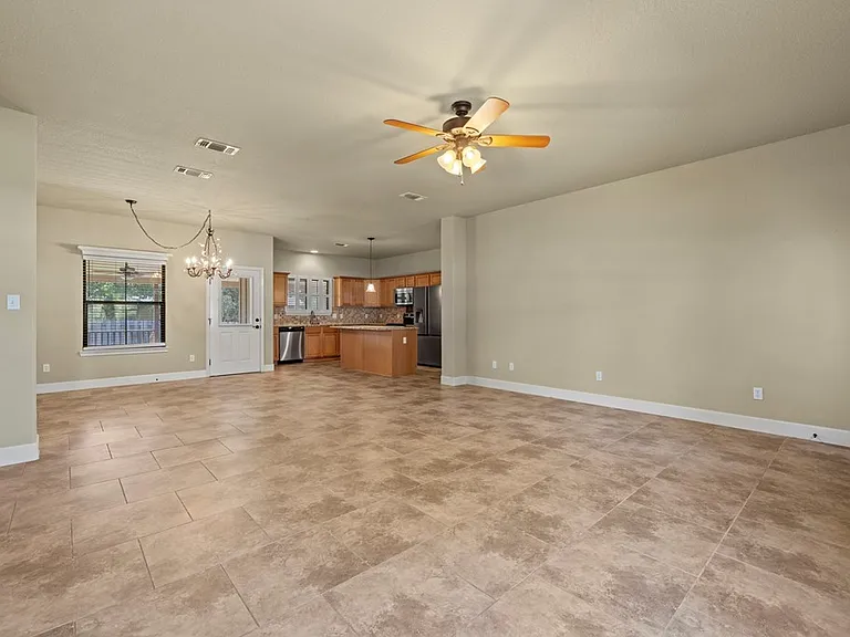 713 Englemann Oak Dr — Photo 4