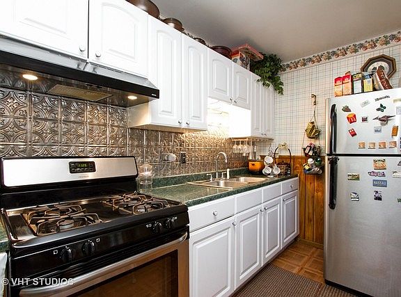 4th image of 1140 E 81st St Unit B