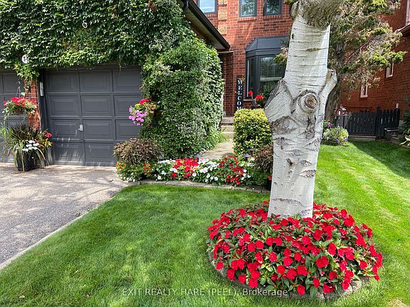 4th image of 77 Lord Simcoe Dr