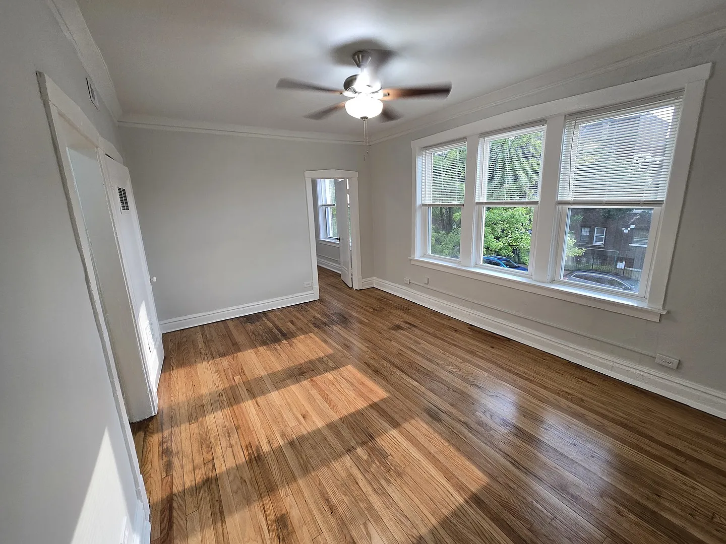 4753 N Monticello Ave — Photo 4
