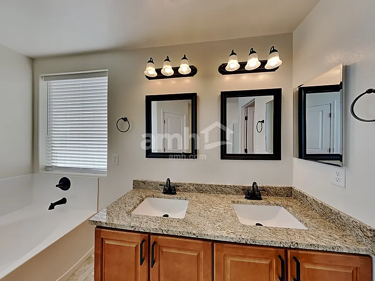 17238 W Maui Ln — Photo 14