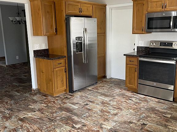 3rd image of 10500 E Mercer Ln