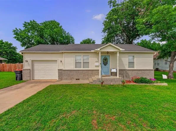 425 W 10th St, Chelsea, OK 74016