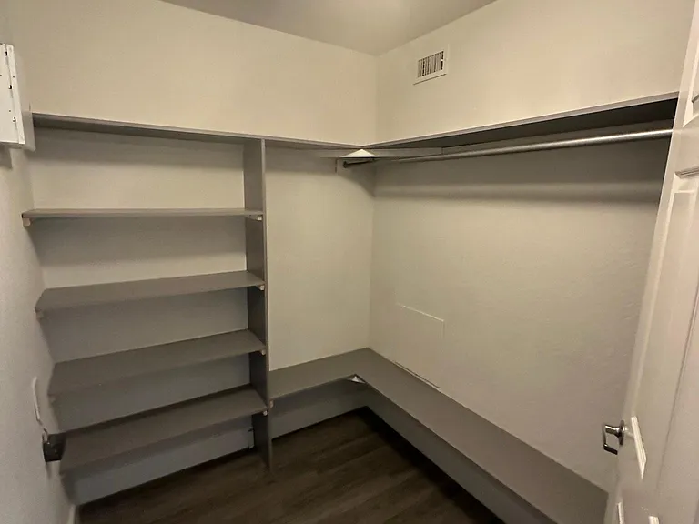 10075 Gate Pkwy N #103 — Photo 6