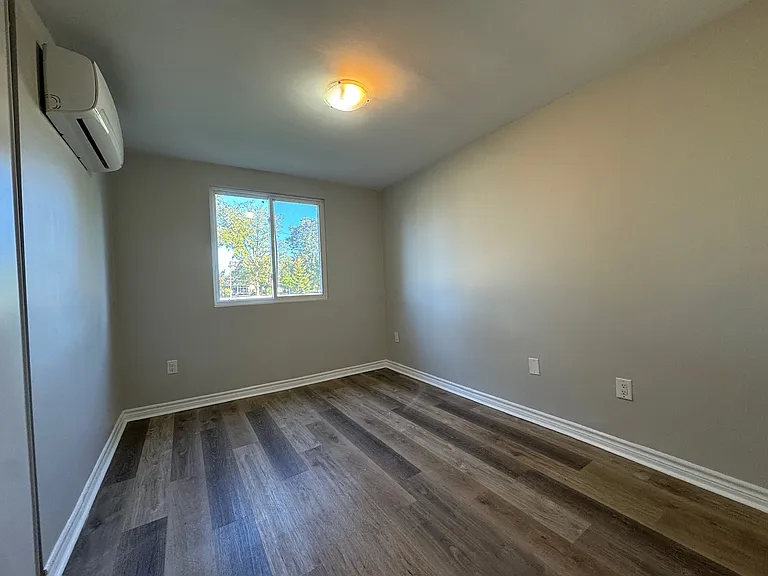 13 Lansdowne Ave N #103 — Photo 8