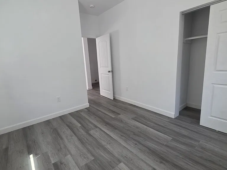 Cedar St — Photo 15