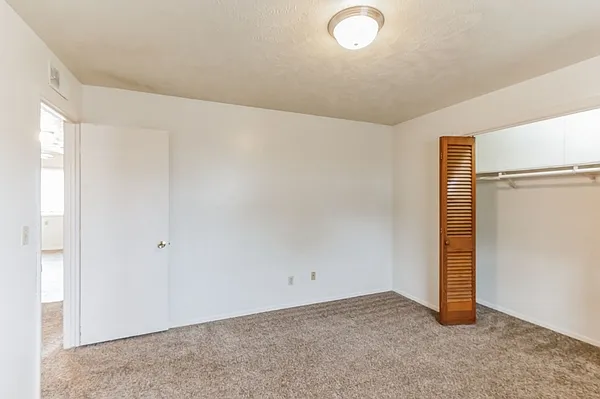 Bellevue Gardens Apartments — Photo 24