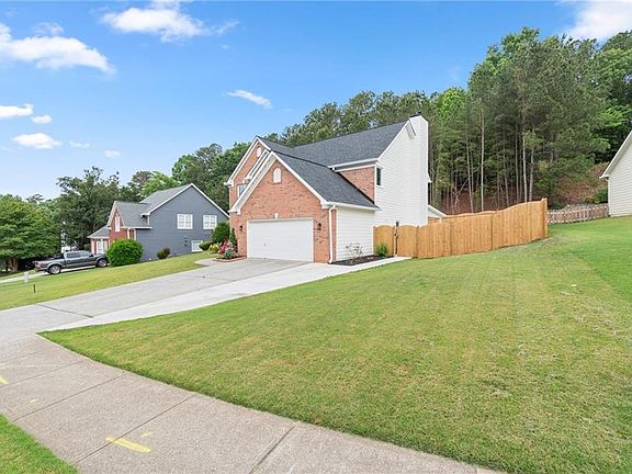 3rd image of 1012 Blankets Creek Dr