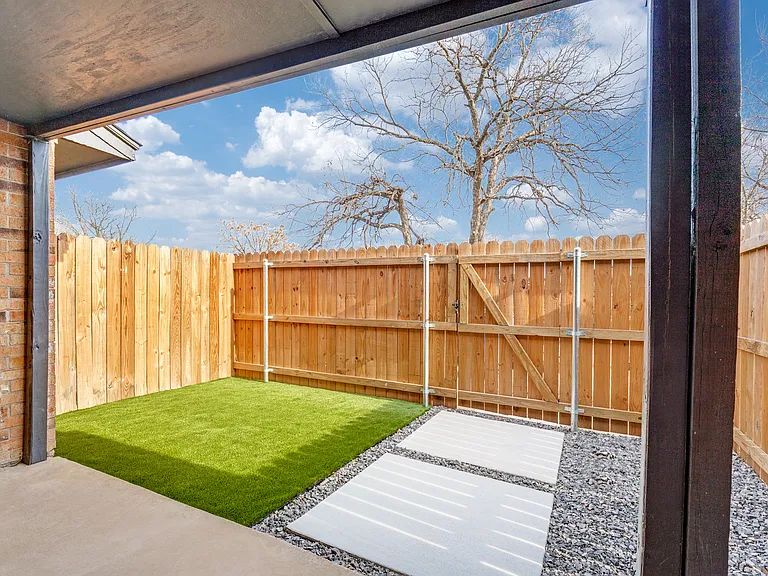 2228 Colony Ct — Photo 14