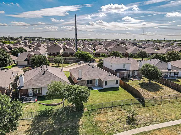 4th image of 11501 Lauren Way