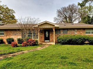 5901 Diamond Oaks Dr S, Haltom City, TX 76117