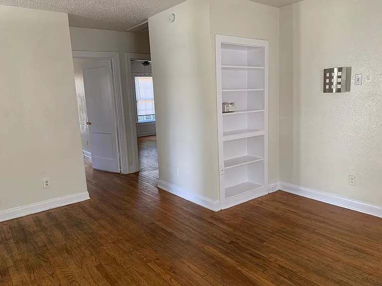 819 E 31st St — Photo 5