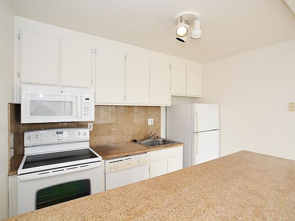 5th image of 4210 Judah St #201