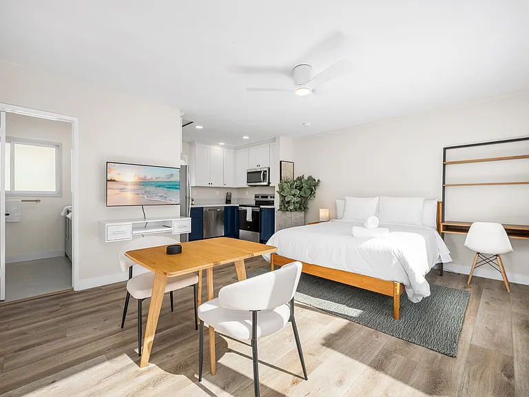 1211 Seal Way #C — Photo 10
