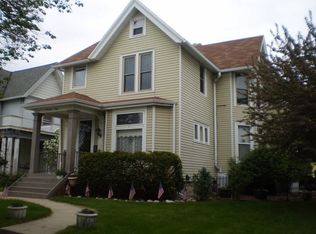 1740 N 74th St, Wauwatosa, WI 53213