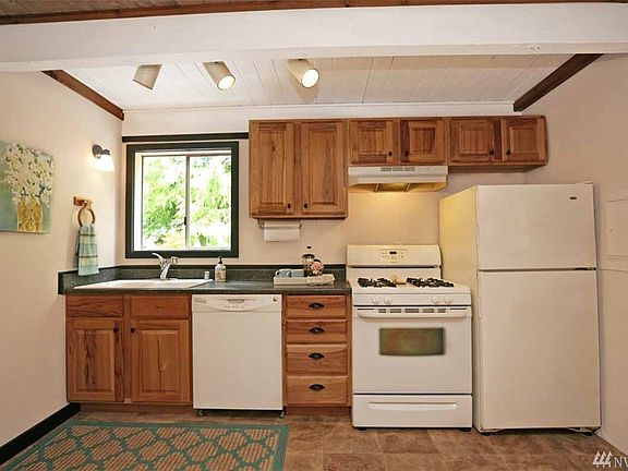 5th image of 36851 Cypress Dr NE