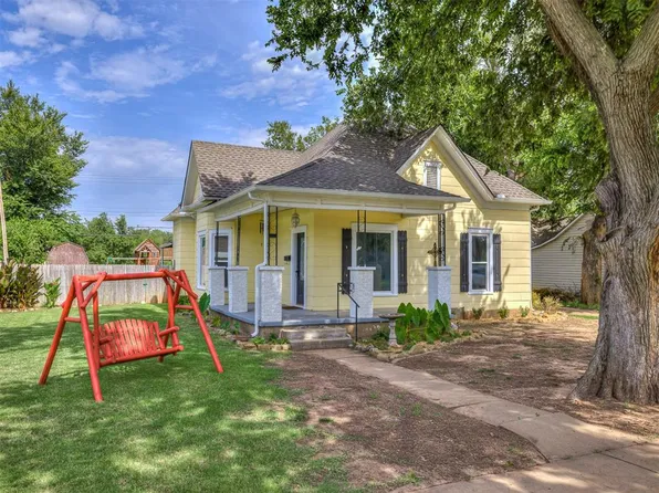 711 S 7th St, Kingfisher, OK 73750