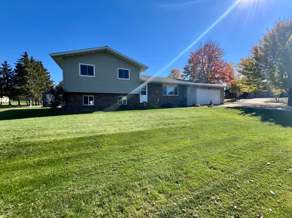 819 West St, Edgar, WI 54426