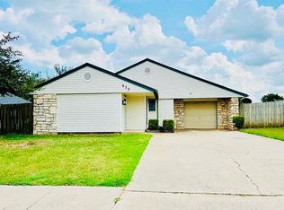 832 SE 14th St, Moore, OK 73160