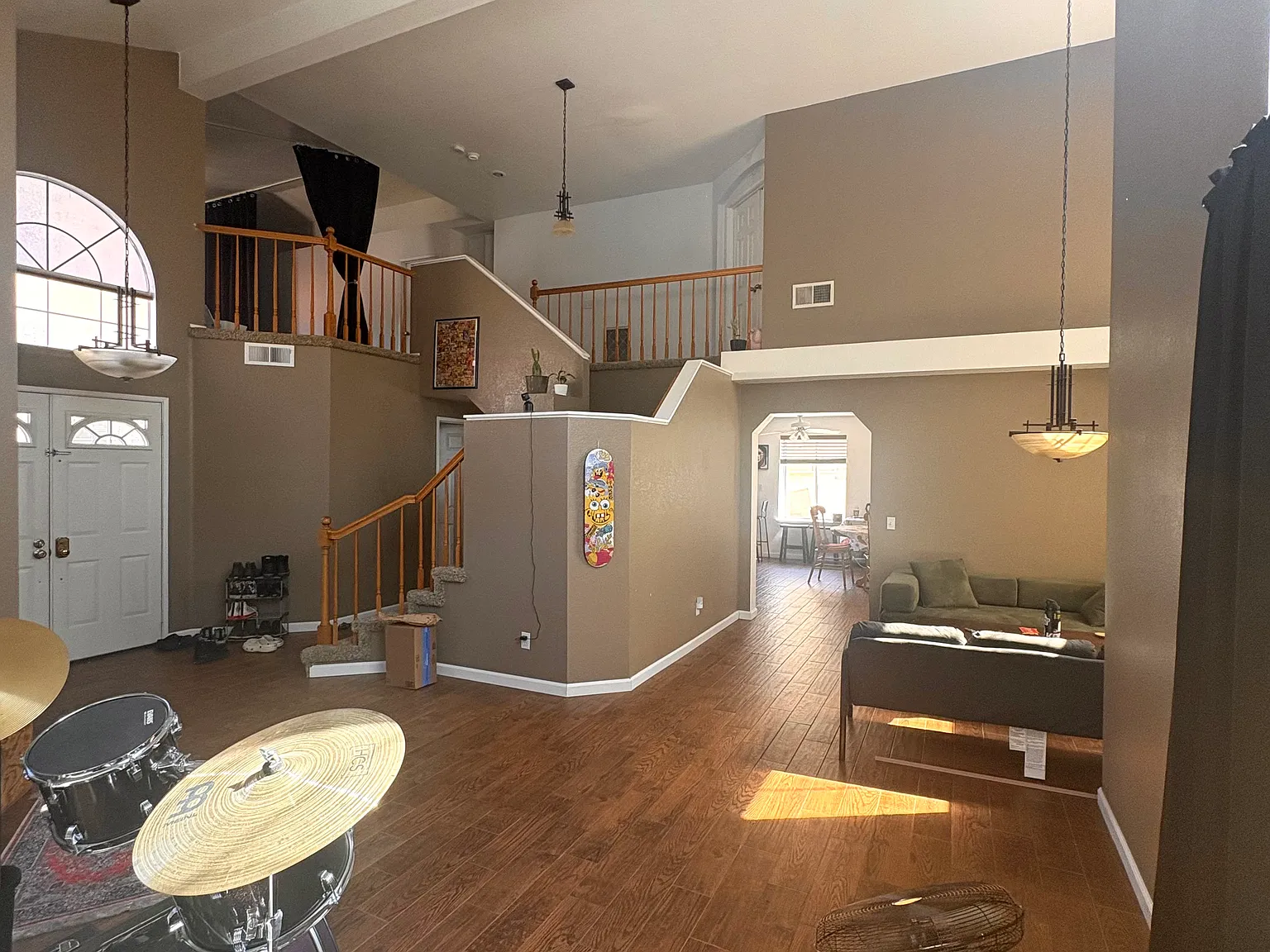 4 bed, 2361 sqft, $1,000 — Photo 2