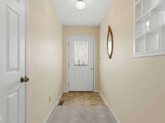 5th image of 400 Longcastle Dr APT 4