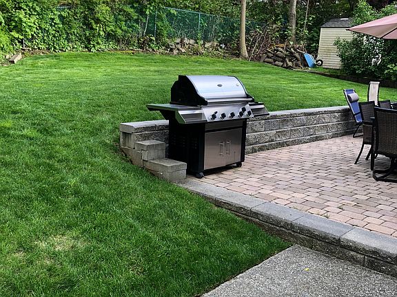 4th image of 898 Sherman Ave