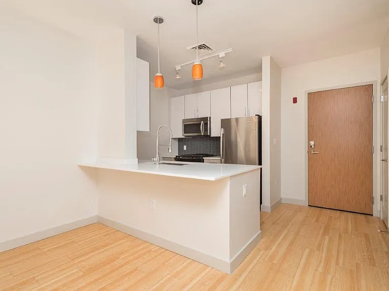 West Square Apartments — Photo 161