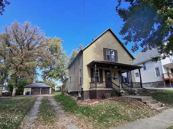206 E Oak St, Kewanee, IL 61443