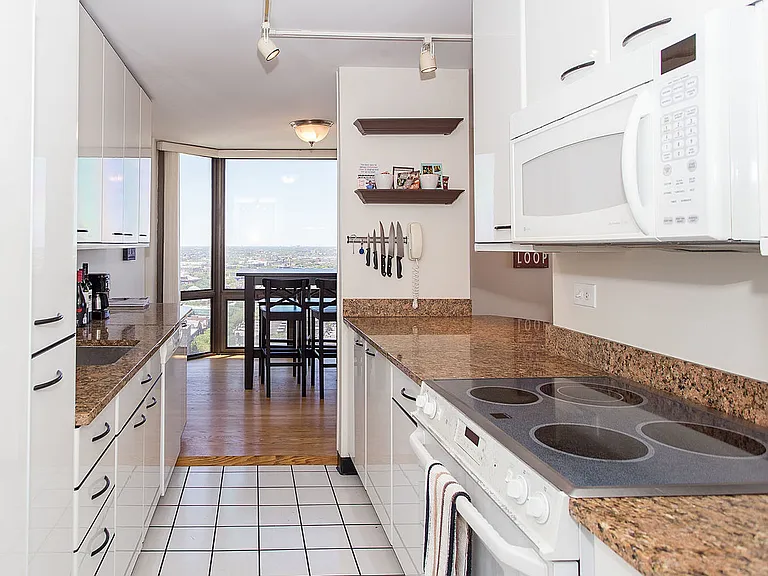 2650 N Lakeview Ave #2801 — Photo 8