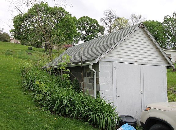 2nd image of 207 S Jackson St