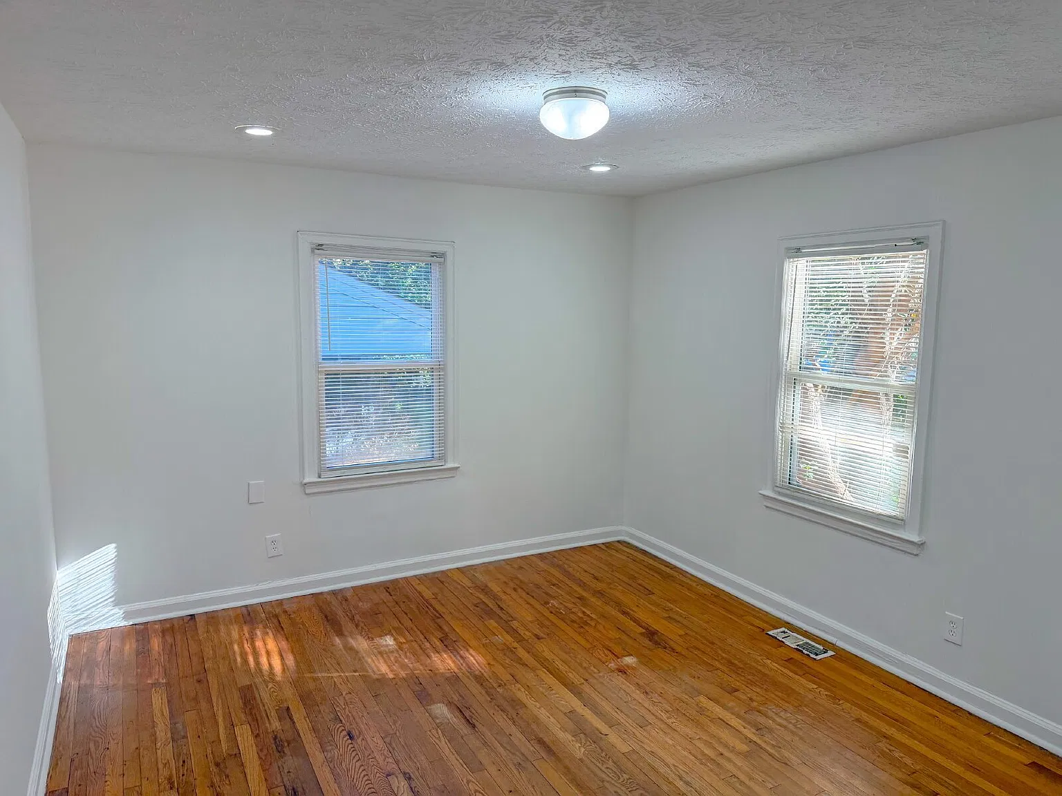 1817 Elaine Drive - 24A — Photo 3