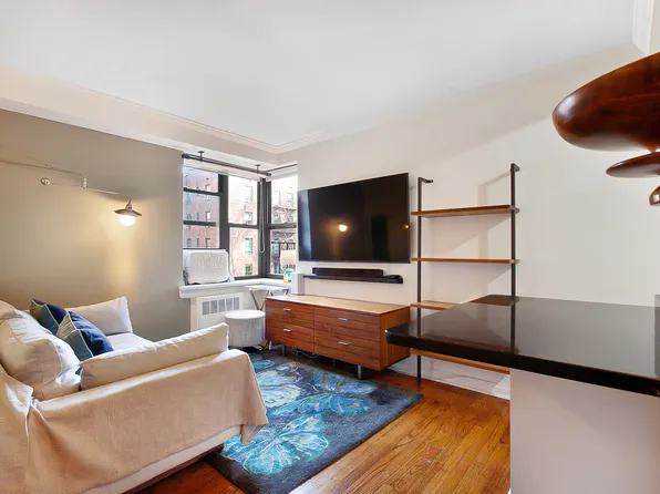 245 Bennett Avenue 5D image 2 of 6