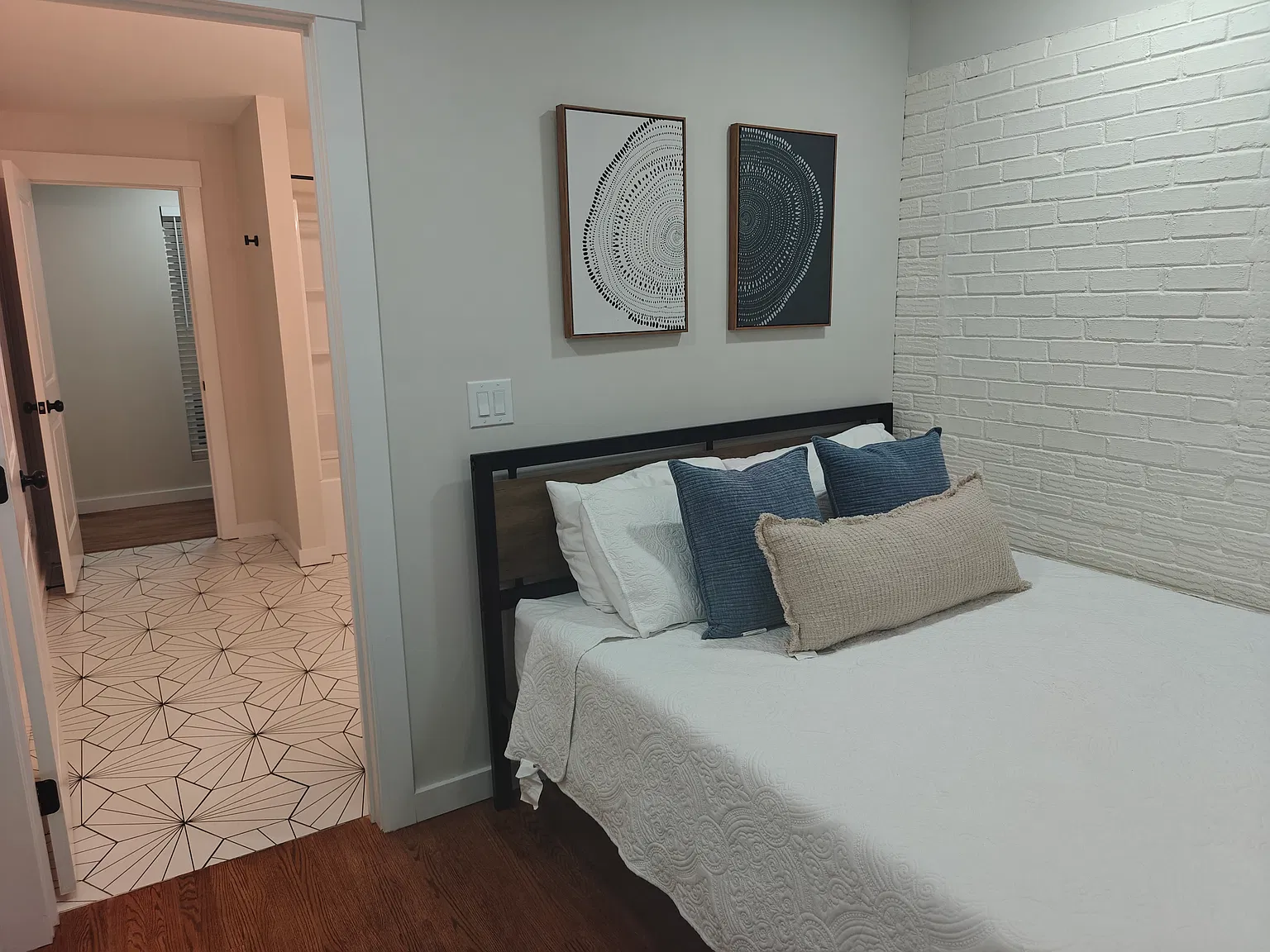 6 bed, 2090 sqft, $925 — Photo 2