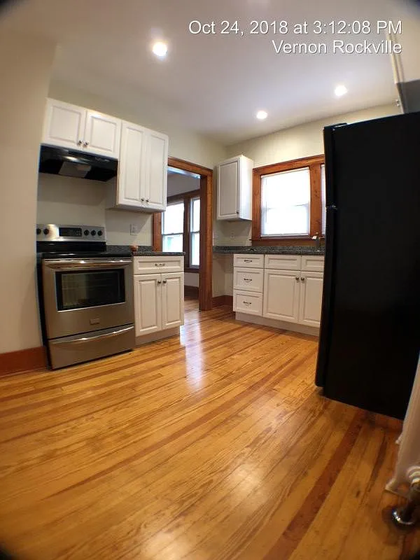 2 bed, 1200 sqft, $1,825 — Photo 3