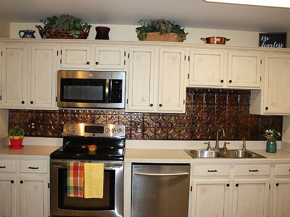 2nd image of 3298 Weymouth Ct
